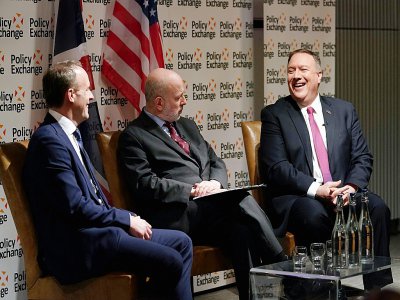 Le chef de la diplomatie américaine Mike Pompeo (D) avec son homologue britannique Dominic Raab (G) le 30 janvier 2020 à Londres - KEVIN LAMARQUE [POOL/AFP]