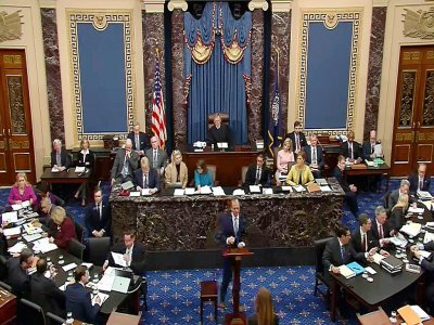 Capture d'écran de l'hémicycle du Sénat lors d'une audience présidée par le chef de la Cour suprême John Roberts, le 24 janvier 2020 à Washington - HO [US Senate TV/AFP]