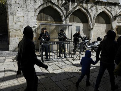 Des membres des forces de sécurité israéliennes déployés dans la vieille ville de Jérusalem, en prévision de la grande prière du vendredi sur l'esplanade des Mosquées, le 31 janvier 2020 - EMMANUEL DUNAND [AFP]