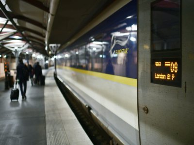 Des passagers s'apprêtent à embarquer à bord du dernier Eurostar à quitter Paris avant le Brexit le 31 janvier 2020 - Martin BUREAU [AFP]