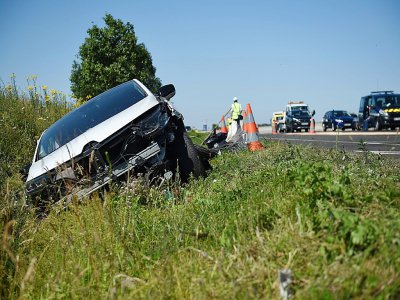 Un accident sur l'autoroute A10 en juin 2018 - GUILLAUME SOUVANT [AFP/Archives]
