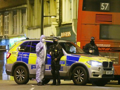 La police scientifique sur les lieux d'une attaque au couteau à Londres qui a fait trois blessés, le 2 février 2020 - ISABEL INFANTES [AFP]