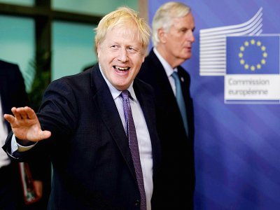Le Premier ministre britannique Boris Johnson et le négociateur de l'UE Michel Barnier le 17 octobre 2019 à Bruxelles - Kenzo TRIBOUILLARD [AFP/Archives]