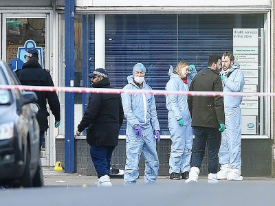 Membres de la police scientifique sur les lieux de l'attaque au couteau à Londres, le 3 février 2020 - DANIEL LEAL-OLIVAS [AFP]