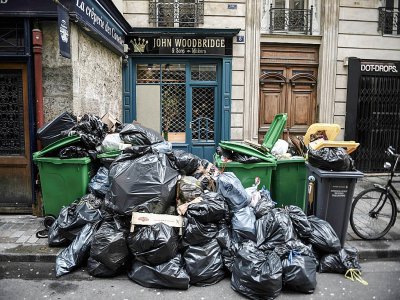 Des poubelles qui s'amoncellent à Paris, le 3 février 2020 à la suite d'une grève des éboueurs - Martin BUREAU [AFP]