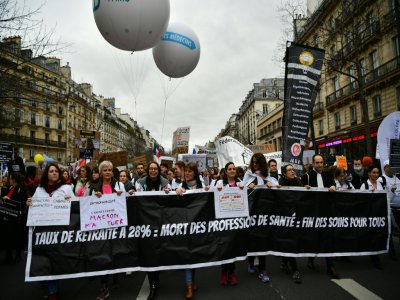 Des personnels de santé manifestent à Paris le 3 février 2020 contre la réforme des retraites - Christophe ARCHAMBAULT [AFP]