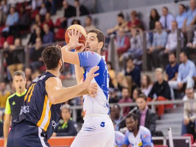 Le Rouen Métropole Basket a encore lâché des points à Lille et sort du Top 8 qualificatif pour les playoffs. - Romain Flohic
