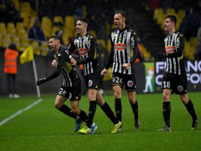 Les joueurs d'Angers après un but contre Nantes, le 21 décembre 2019 à La Beaujoire - LOIC VENANCE [AFP/Archives]