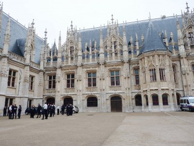 Le conducteur du deux-roues a été reconnu coupable par le tribunal correctionnel de Rouen.