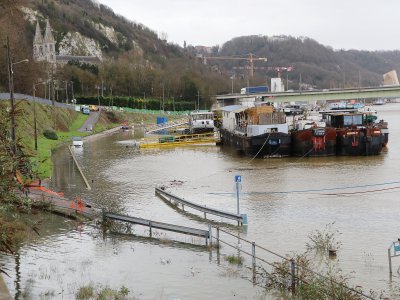 La Seine est sortie de son lit à Rouen, ce lundi 10 février, inondant les quais bas comme ici, rive droite. - Amaury Tremblay