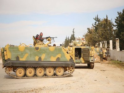 Des rebelles syriens soutenus par Ankara dans le village d'al-Mastouma, au sud de la ville d'Idleb, dans le nord-ouest de la Syrie, le 10 février 2020 - AAREF WATAD [AFP]