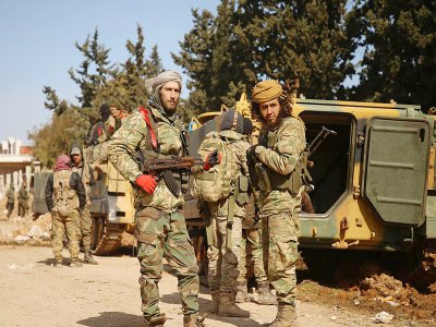 Des rebelles syriens soutenus par Ankara dans le village d'al-Mastouma, au sud de la ville d'Idleb, dans le nord-ouest de la Syrie, le 10 février 2020 - AAREF WATAD [AFP]