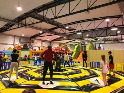Les structures gonflables sont toujours plébiscitées par les enfants, mais ce parc d'attractions en intérieur élargit chaque année son offre avec bien d'autres jeux !