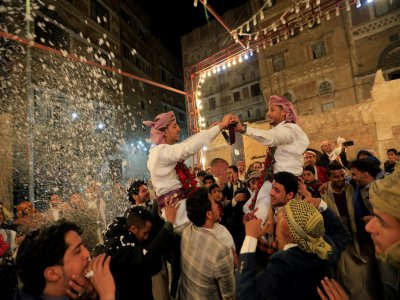 Des Yéménites dansent à l'occasion d'un mariage à Sanaa, le 19 décembre 2019 - Mohammed HUWAIS [AFP/Archives]