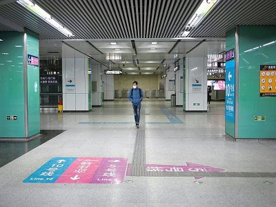 Un homme dans une station de métro de Pékin, le 10 février 2020 - STR [AFP]