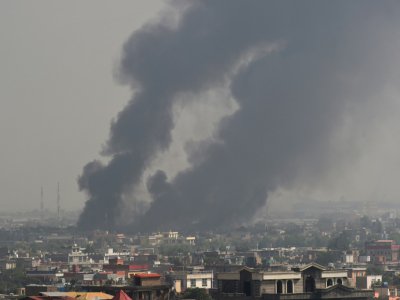 De la fumée au-dessus de la ville de Kaboul après une forte explosion, le 3 septembre 2019 en Afghanistan - Wakil KOHSAR [AFP/Archives]