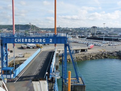 Le port de Cherbourg-en-Cotentin accueillera un terminal de ferroutage, en avril 2021. - LML