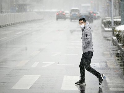Un homme dans une rue de Pékin le 14 février 2020 - STR [AFP]