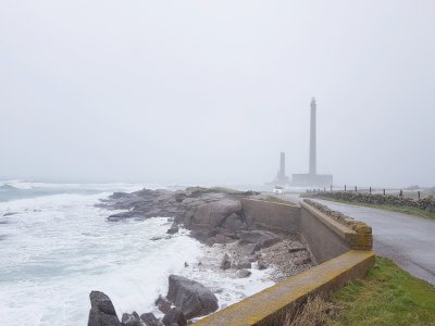 Le phare de Barfleur dans la Manche subit la tempête Dennis ce 16 février 2020 - Maÿlis Leclerc-de-Sonis