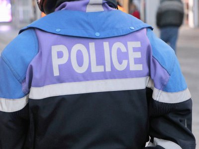 La police a interpellé un homme en possession d'un couteau place du théâtre à Caen, le samedi 15 février, en fin de journée.