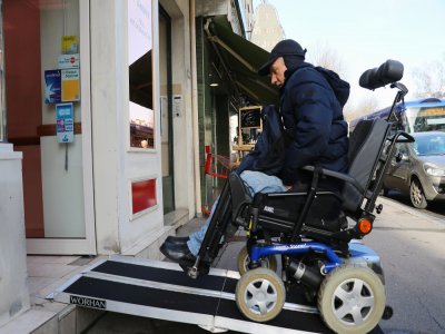 Pascal Esnoult travaille sur l'accessibilité pour l'Association des paralysés de France.