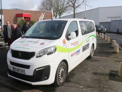 Grâce à l'aide de la Région Normandie et du Département de la Manche, 
la Saint-Loise Gymnastique a pu acquérir un minibus permettant de transporter les licenciés. - Thierry Valoi
