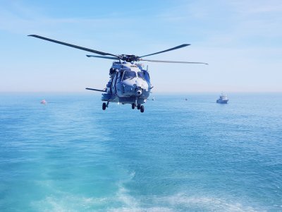 L'hélicoptère Dauphin de la Marine nationale a été engagé, le jeudi 20 février, pour une opération de sauvetage en Seine-Maritime. (Illustration) - Gilles Anthoine