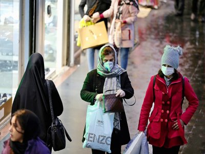 Des femmes portent un masque de protection dans la rue à Téhéran, le 2o février 2020 en Iran - ATTA KENARE [AFP]