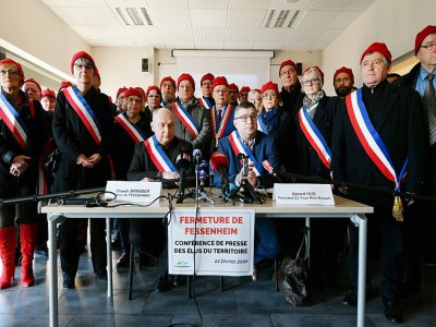 Les élus de la communauté de communes se sont réunis à Fessenheim (Haut-Rhin) pour protester contre la fermeture de la centrale, le 22 février 2020 - SEBASTIEN BOZON [AFP]