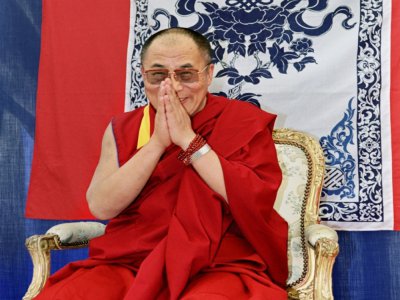 Le Dalaï Lama dans un centre bouddhiste de Saint-Léon-sur-Vézère, le 24 août 1991 dans le sud-ouest de la France - Olivier MORIN [AFP/Archives]