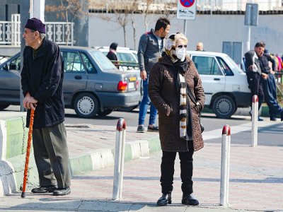 Une Iranienne porte un masque de protection contre le nouveau coronavirus, à Téhéran, le 22 février 2020 - ATTA KENARE [AFP]