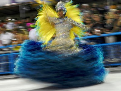 Une danseuse de l'école de samba Paraiso do Tuiuti lors de la première nuit du carnavla de Rio le 23 février 2020. - MAURO PIMENTEL [AFP]