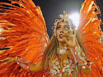 Une danseuse de l'école de samba Paraiso do Tuiuti lors de la première nuit du carnaval de Rio le 23 février 2020. - CARL DE SOUZA [AFP]