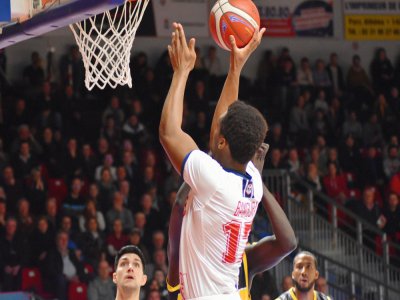 Soriah Bangura et le Caen Basket Calvados vont achever ce week-end à Tarbes la première phase de leur saison qui aura comporté 26 matchs, loin d'être tous concluants pour les Normands. - Aurélien Renault