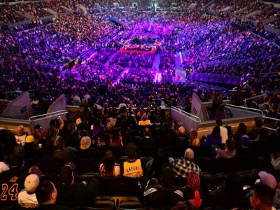 Le public venu au Staples Center de Los Angeles pour l'hommage rendu à Kobe Bryant, le 24 février 2020 - Frederic J. BROWN [AFP]