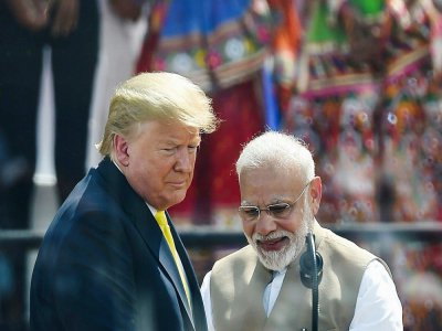Le président américain Donald Trump (g) et le Premier ministre indien Narendra Modi à Motera, près d'Ahmedabad (Inde), le 24 février  2020 - Money SHARMA [AFP]