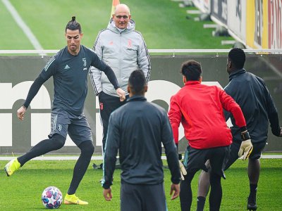La star de la Juve Christiano Ronaldo s'entraîne avec ses coéquipiers à Turin avant leur départ pour Lyon, le 25 février 2020 - MARCO BERTORELLO [AFP]