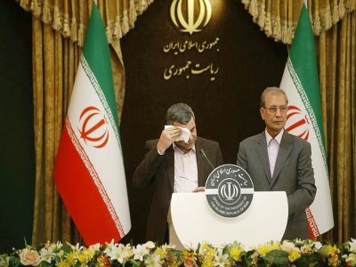 Le vice-ministre iranien de la Santé Iraj Harirchi et le porte-parole du gouvernement Ali Rabii lors d'une conférence de presse à Téhéran, le 24 février 2020 - Mehdi BOLOURIAN [FARS NEWS/AFP]
