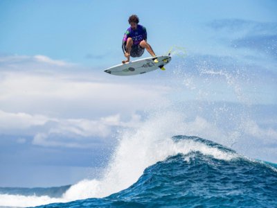 Le surfeur brésilien Yago Dora à Teahupoo à Tahiti, le 24 août 2019 - brian bielmann [AFP/Archives]