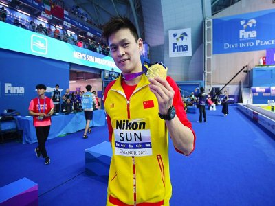 Le Chinois Sun Yang après son titre sur 200 m aux Mondiaux de natation de Gwangju, le 24 juillet 2019 - Ed JONES [AFP/Archives]