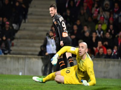 L'attaquant argentin de Marseille, Dario Benedetto, auteur d'un triplé à Nîmes, en Ligue 1, le 28 février 2020 - Pascal GUYOT [AFP]