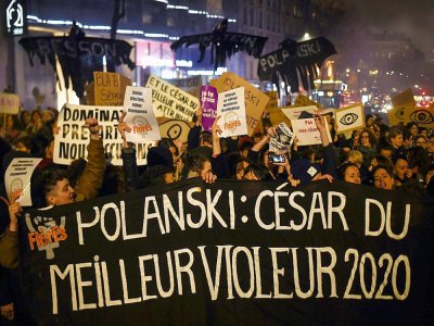 Manifestation de féministes devant la salle Pleyel avant la cérémonie des César à Paris, le 28 février 2020 - Lucas BARIOULET [AFP]