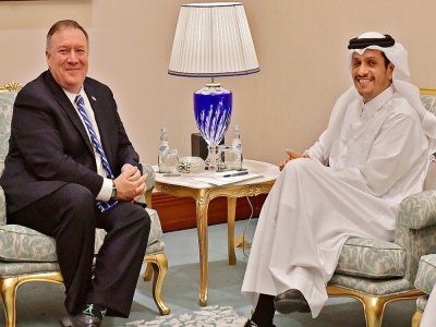 Le secrétaire d'Etat américain Mike Pompeo et le ministre des Affaires étrangères qatari Mohammed bin Abdulrahman al-Thani, à Doha, le 29 février 2020 - Giuseppe CACACE [AFP]