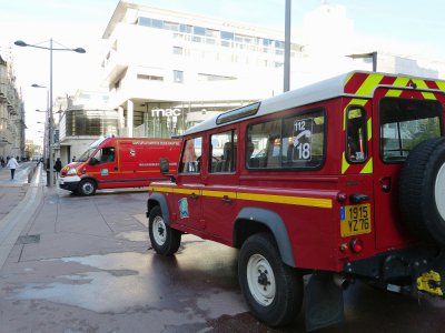 Les pompiers sont intervenus pour contenir la nappe de pollution. - Illustration