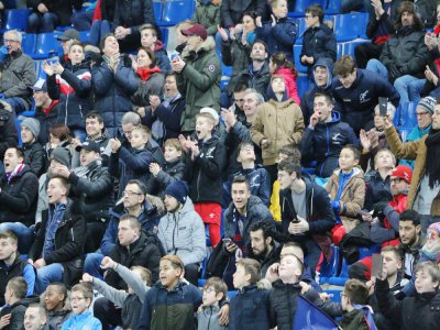 Roxane Maracineanu, ministre des Sports, a annoncé que les matchs de Ligue 1 et Ligue 2 seront joués à huis clos ou avec seulement 1 000 spectateurs jusqu'au 15 avril.