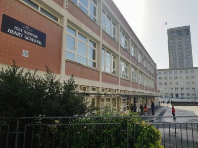 À l'école élémentaire Henry-Génestal du Havre, les parents d'élèves rencontrés ne se disent pas inquiets par l'évolution du coronavirus.