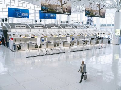 Les comptoirs d'Air France fermés à l'aéroport JFK, à New York, le 12 mars 2020 - Kena Betancur [AFP]