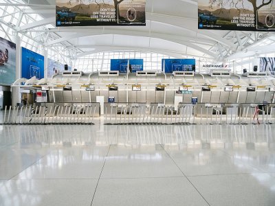 Les comptoirs Air France à l'aéroport JFK à New York, le 12 mars 2020 - Kena Betancur [AFP]