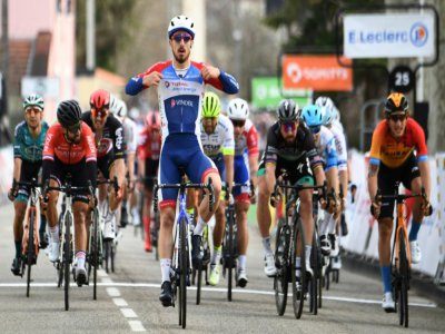 Le coureur de Direct Energie Niccolo Bonifazio vainqueur de la 5e étape de Paris-Nice, à La Côte-Saint-André, le 12 mars 2020 - Alain JOCARD [AFP]