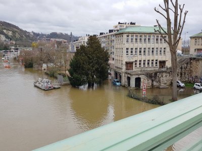 Les autorités ont pris ce jeudi 12 mars des mesures pour limiter les effets de la crue de la Seine.